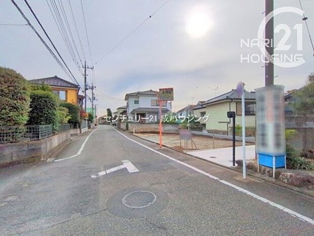 前面道路含む現地写真です