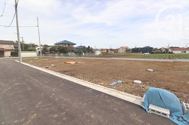 前面道路含む現地写真です