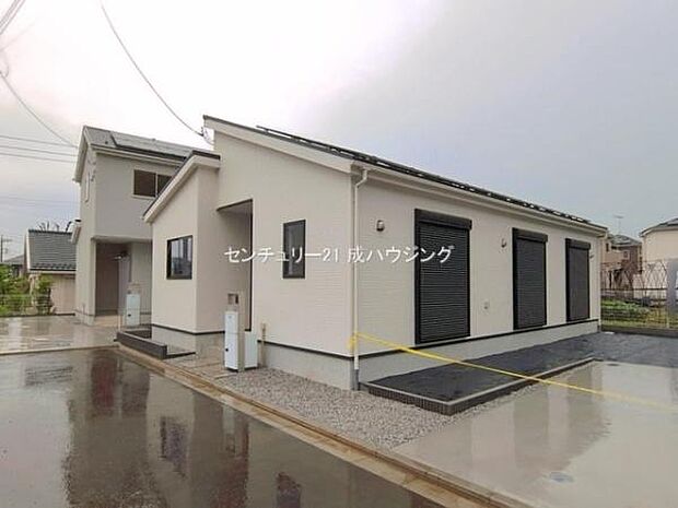 前面道路含む現地写真です