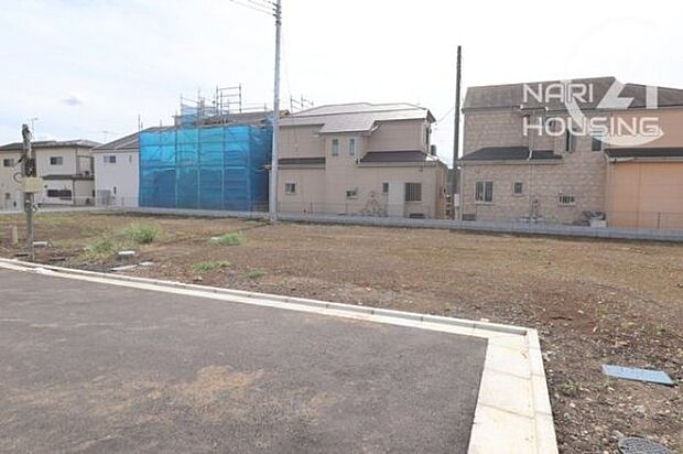 前面道路含む現地写真です