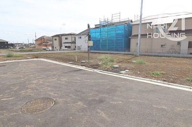 前面道路含む現地写真です