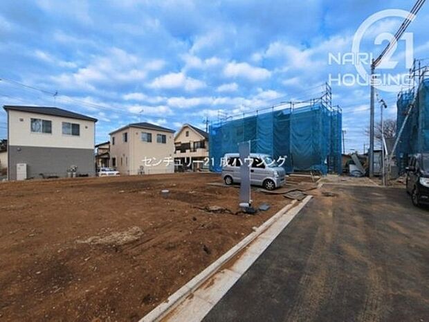 前面道路含む現地写真です