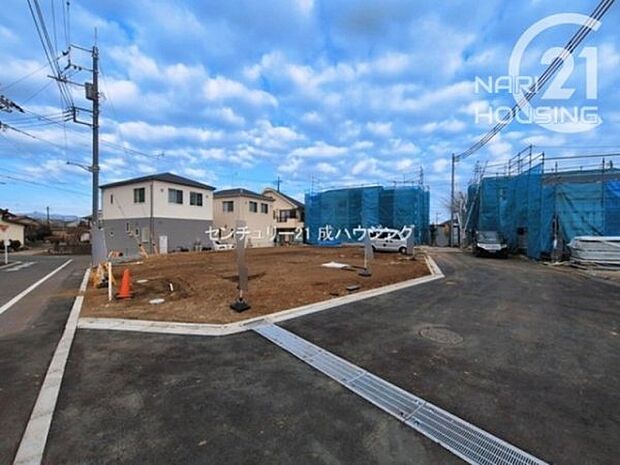 前面道路含む現地写真です