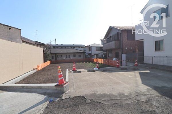 前面道路含む現地写真です