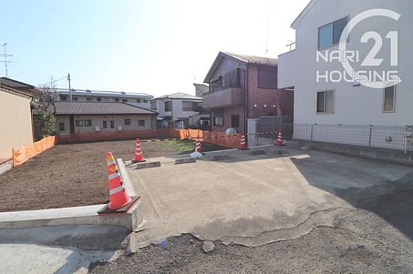 前面道路含む現地写真です
