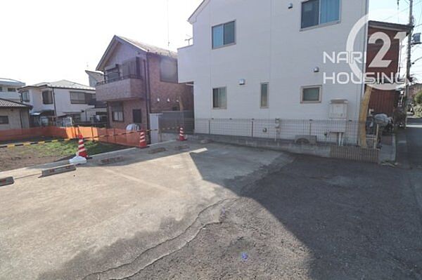 前面道路含む現地写真です