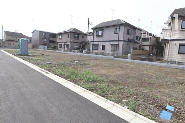 前面道路含む現地写真です