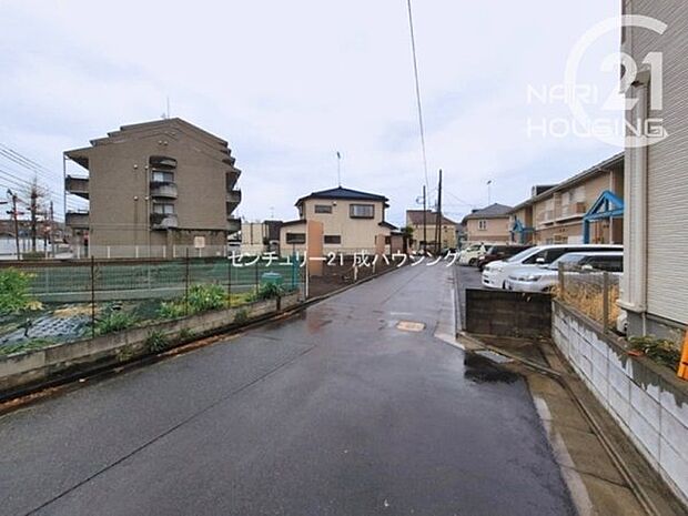 前面道路含む現地写真です