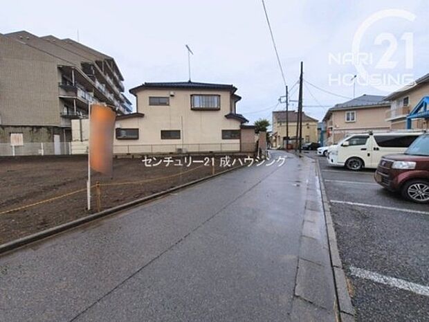 前面道路含む現地写真です