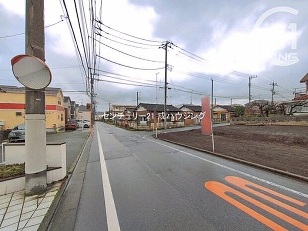 前面道路含む現地写真です