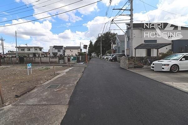 前面道路含む現地写真です