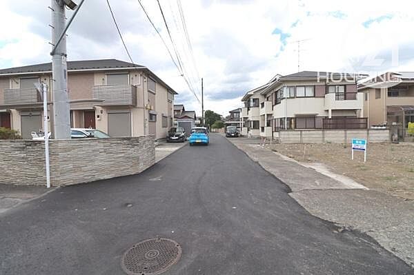 前面道路含む現地写真です