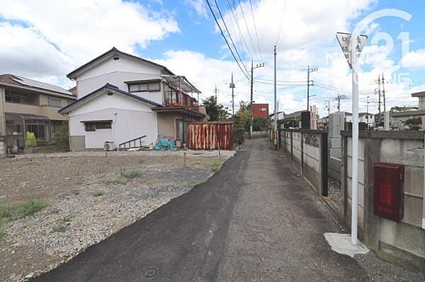 前面道路含む現地写真です