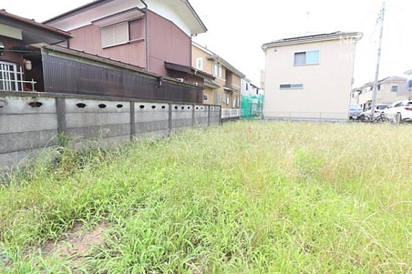 徒歩圏内にコンビニがあります