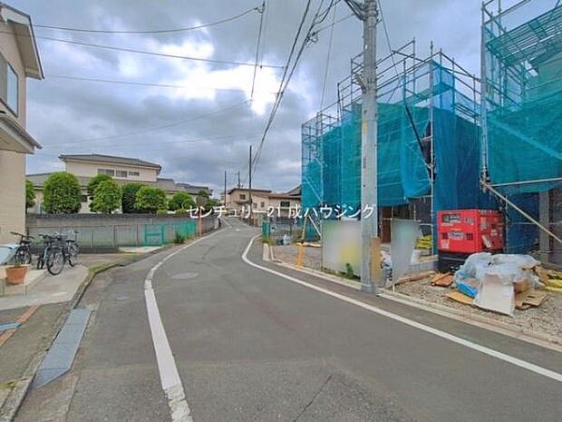 前面道路含む現地写真です