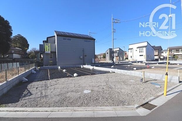 前面道路含む現地写真です