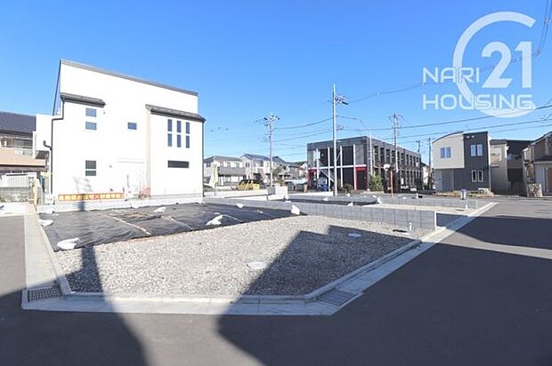 前面道路含む現地写真です