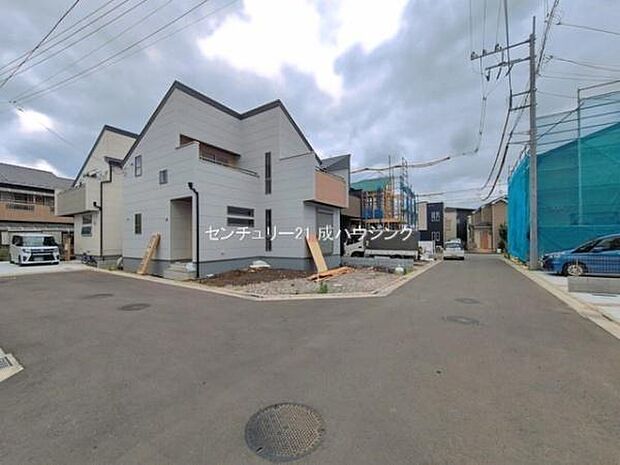 前面道路含む現地写真です