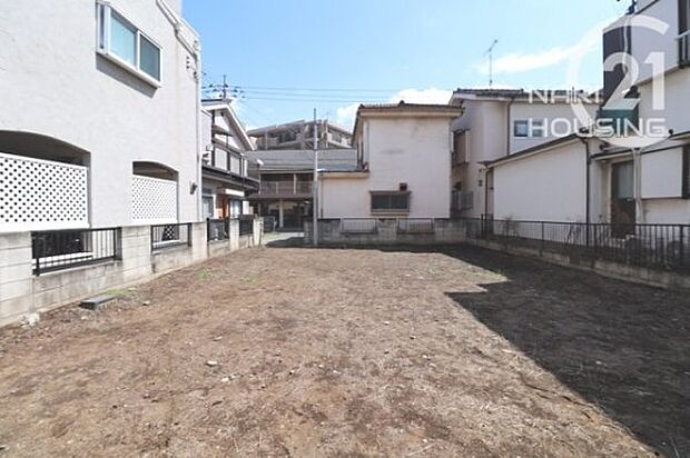 前面道路含む現地写真です