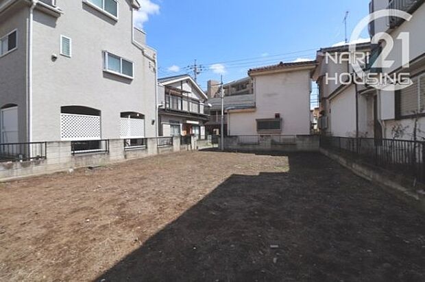 前面道路含む現地写真です