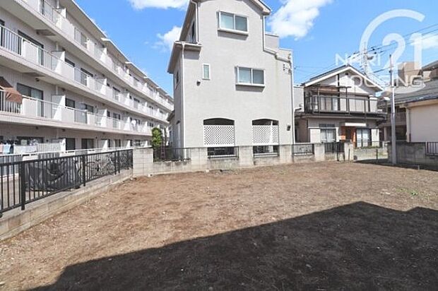 前面道路含む現地写真です
