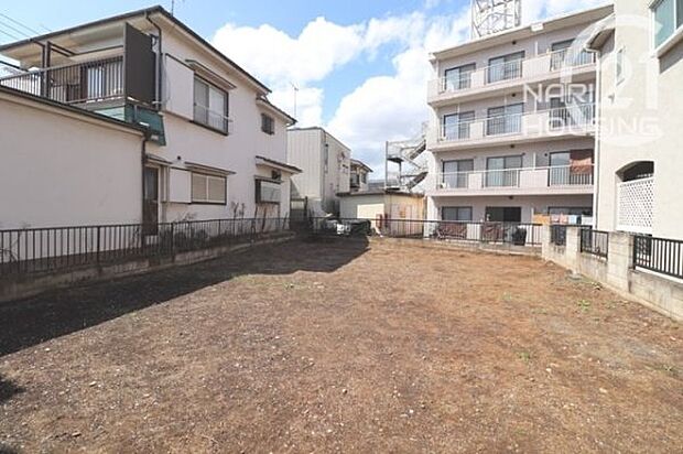 前面道路含む現地写真です