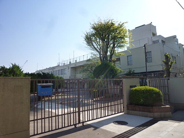 立川市立第六中学校まで833m