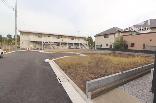 コンビニやスーパーが徒歩10分圏内にございます