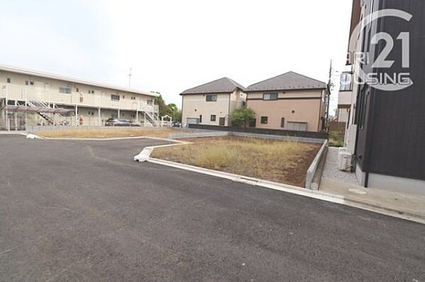 前面道路含む現地写真です