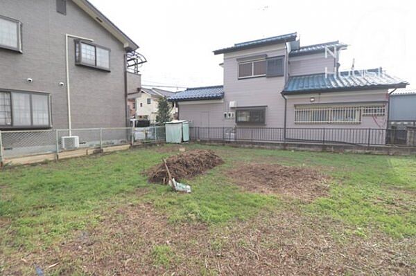 前面道路含む現地写真です