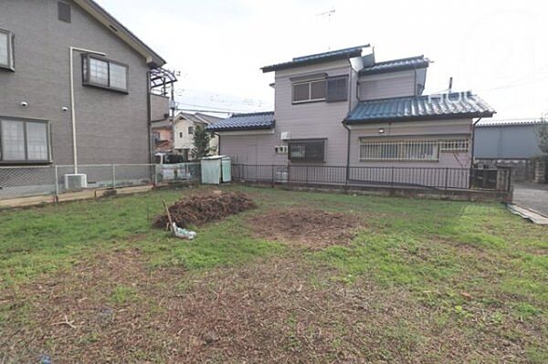 前面道路含む現地写真です