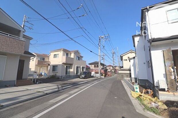 前面道路含む現地写真です