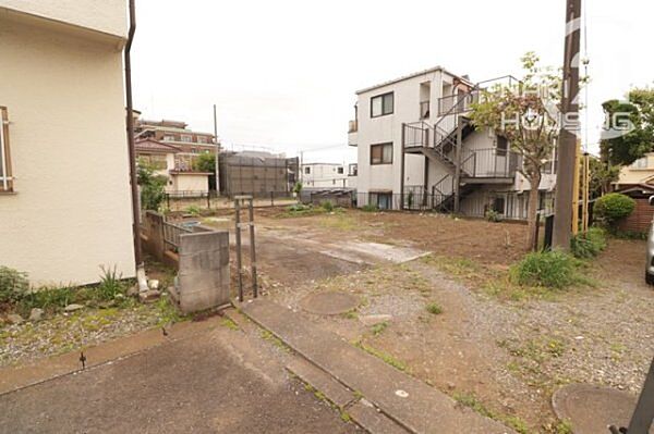 学区域の小学校まで徒歩約6分