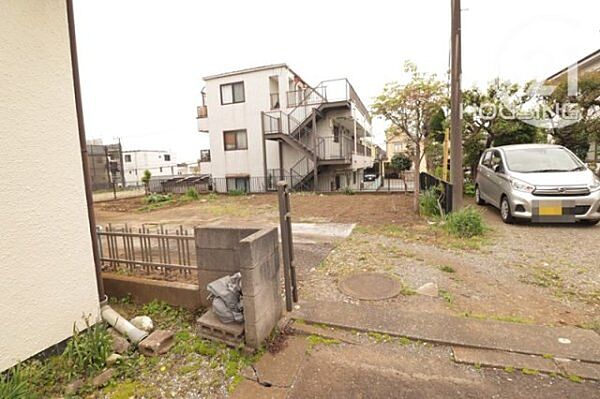 前面道路含む現地写真です