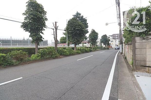 前面道路含む現地写真です