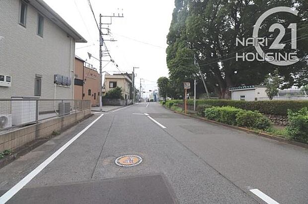 前面道路含む現地写真です