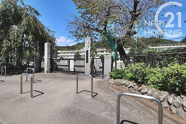 あきる野市立多西小学校まで294m