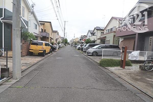 前面道路含む現地写真です