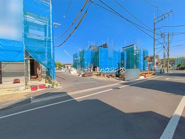 前面道路含む現地写真です