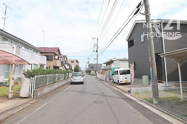 前面道路含む現地写真です