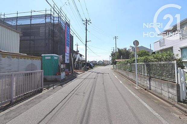 前面道路含む現地写真です