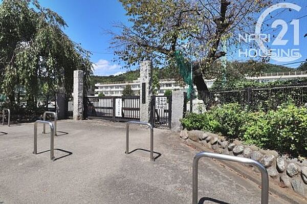 あきる野市立多西小学校まで2169m