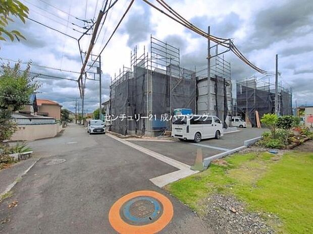 前面道路含む現地写真です
