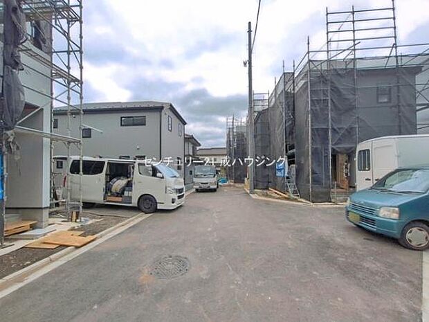 前面道路含む現地写真です