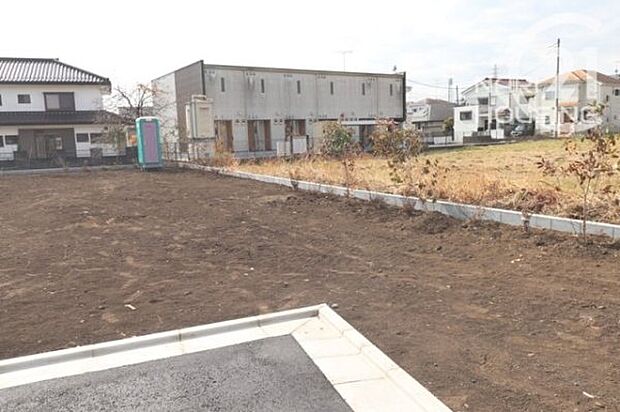 前面道路含む現地写真です