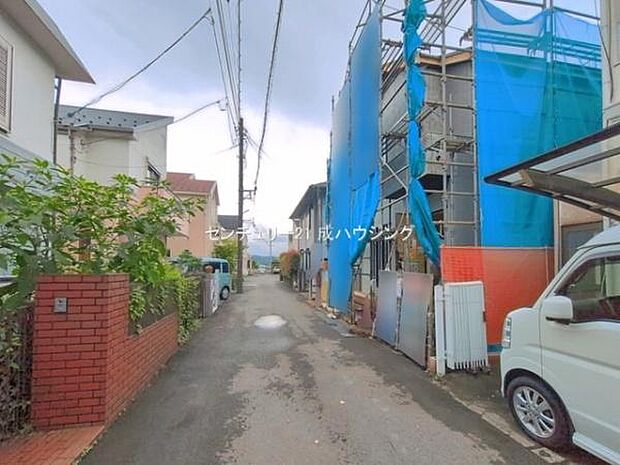 前面道路含む現地写真です