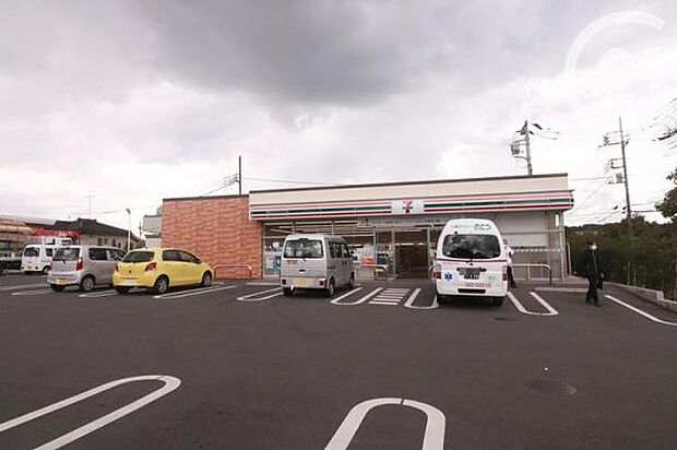セブン-イレブン 羽村羽加美1丁目店まで385m