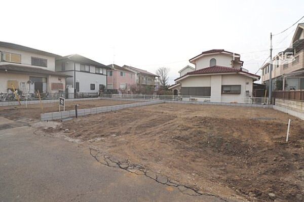 前面道路含む現地写真です
