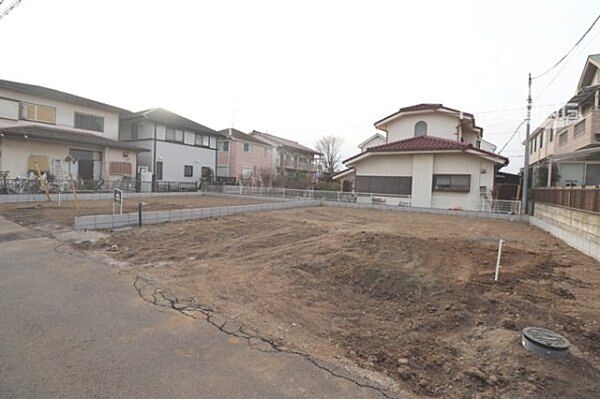 前面道路含む現地写真です
