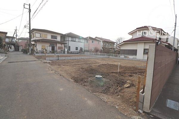 前面道路含む現地写真です